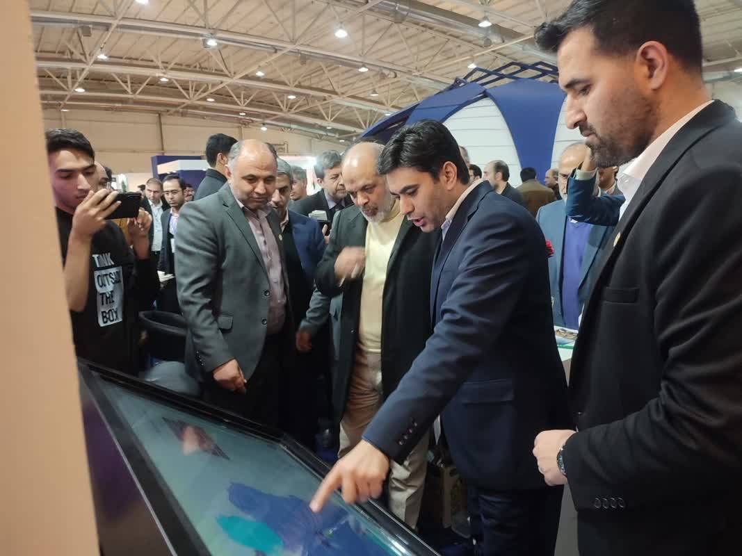 بازدید وزیر کشور از غرفه یزد در نمایشگاه گردشگری و صنایع وابسته تهران